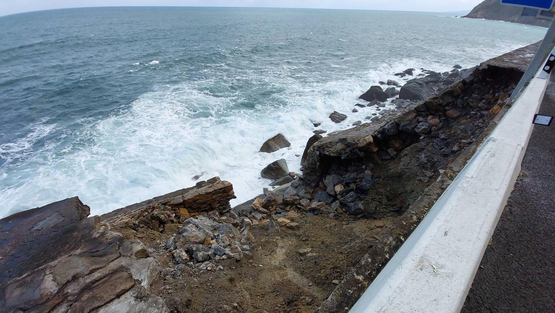 Los Temporales Abren Un Nuevo Socav N En La Carretera De La Costa Entre